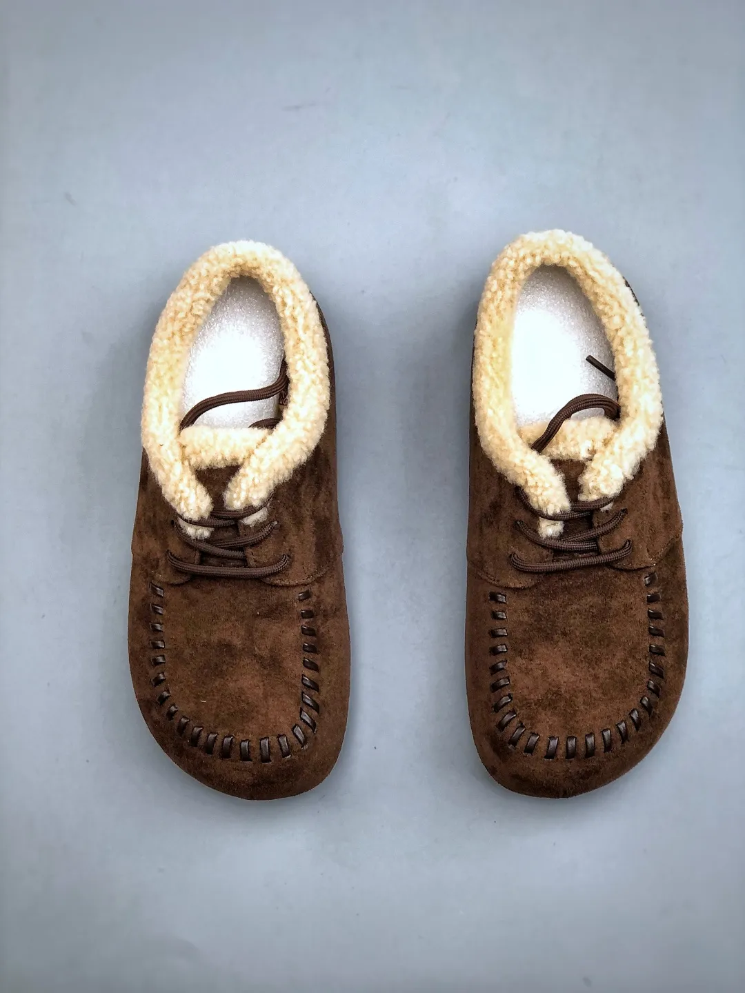 💰520 supports the store G UGG2025ss official website latest hanni thick sole, I love it so much, and it is very light and easy to wear. When paired with socks, it has a super sweet girly feel. Dopamine color, full of vitality, really super girl ~ fall in love at a glance, original material of the upper, original outsole, soft and comfortable on the feet, versatile, can make the legs look longer in seconds, a must-have item for summer Size: 35-40